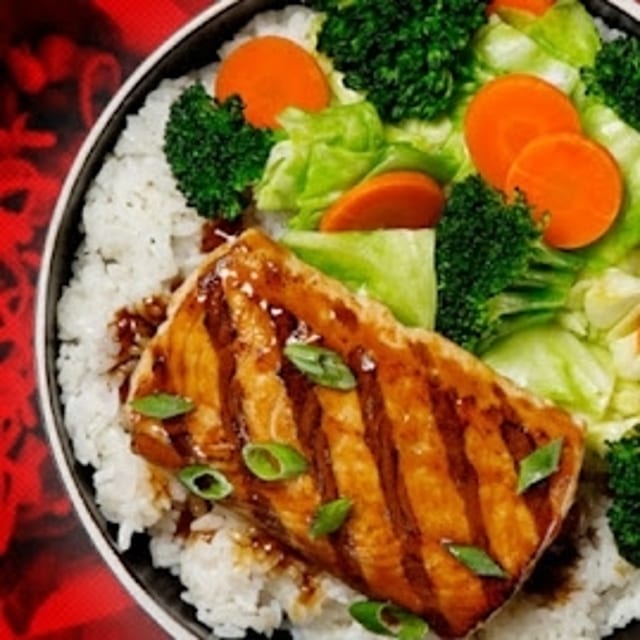 15.Salmon Salad Plate.